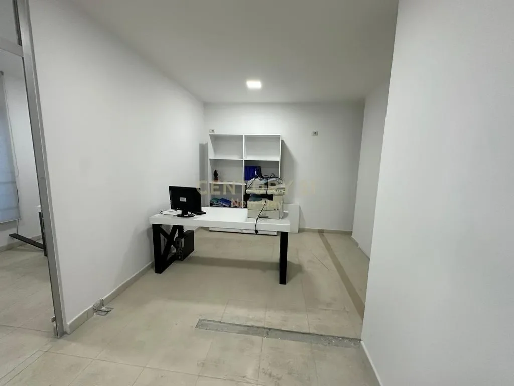Lokal / Zyrë • 86m2 3