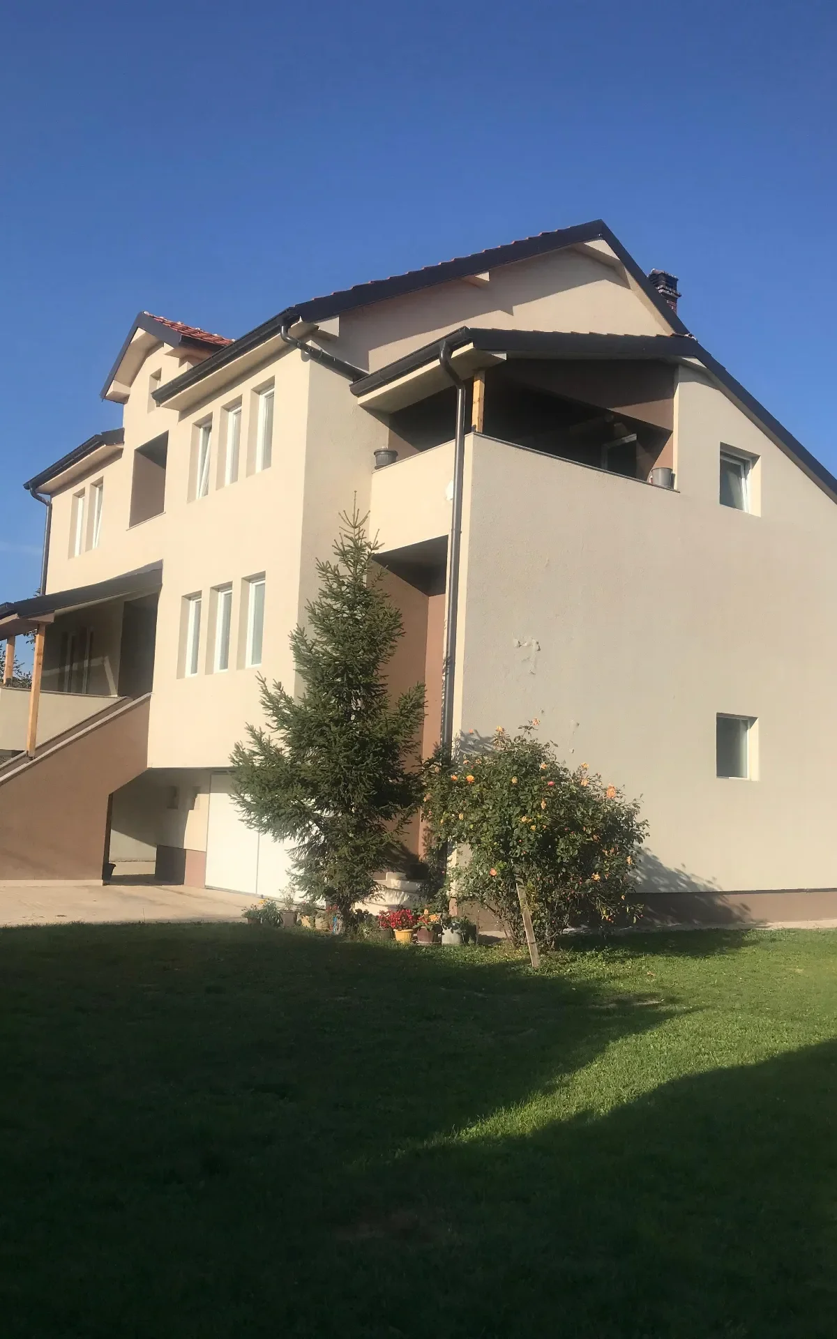 Shtëpi • 136ar