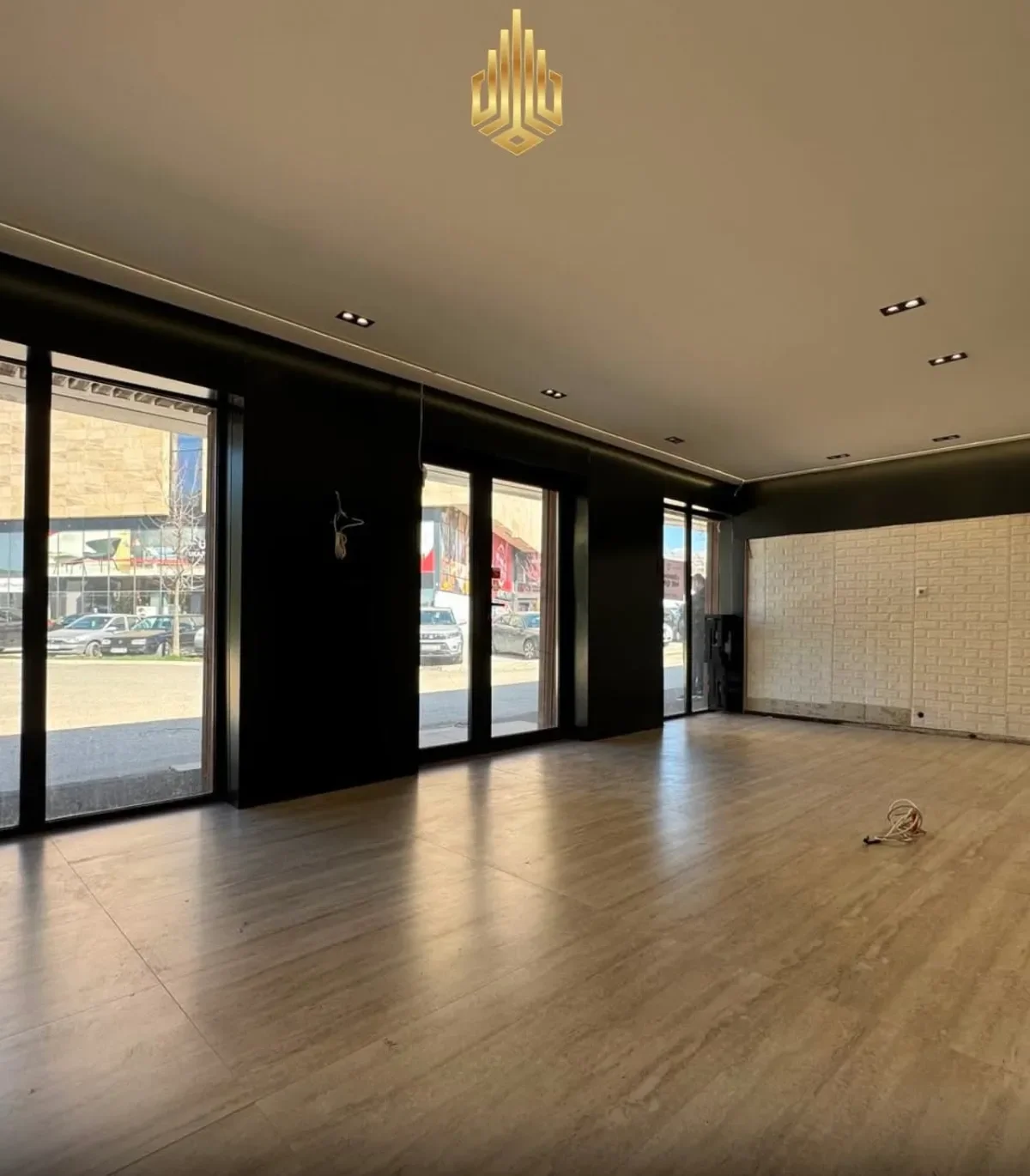 Lokal / Zyrë • 100m2 3
