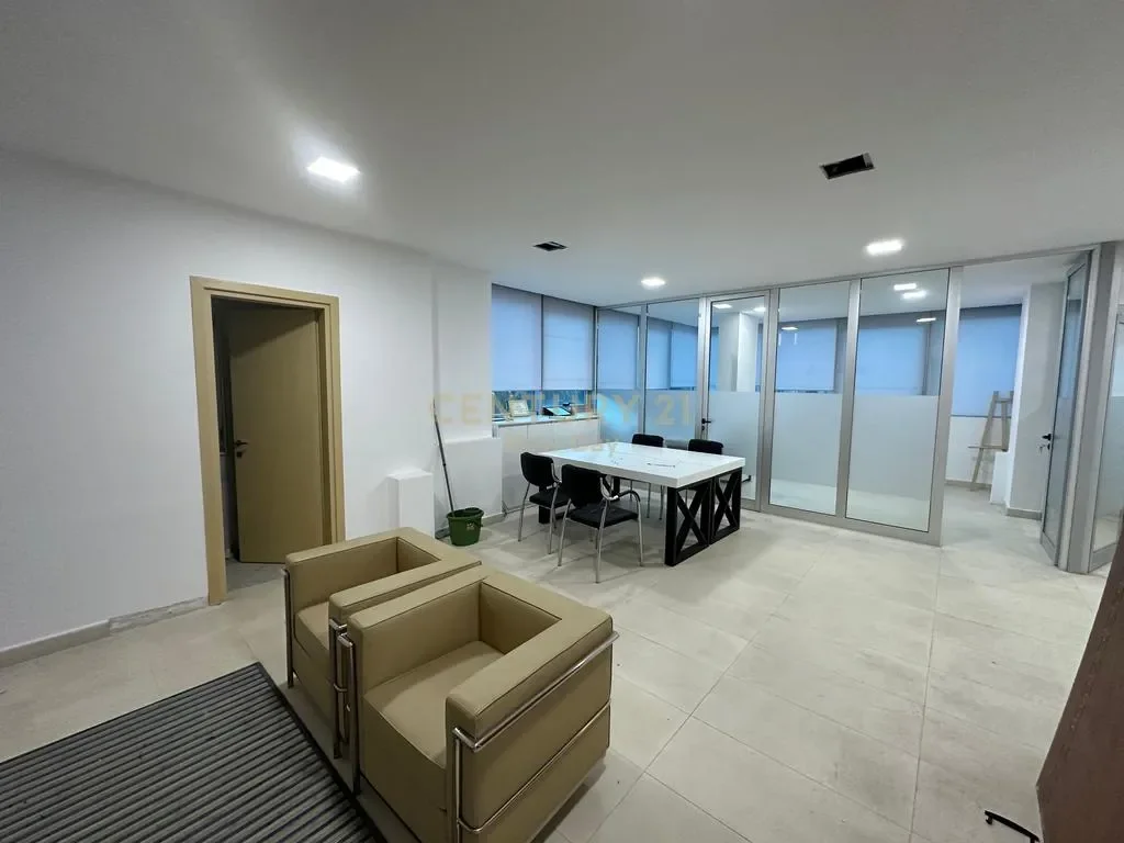 Lokal / Zyrë • 86m2 2