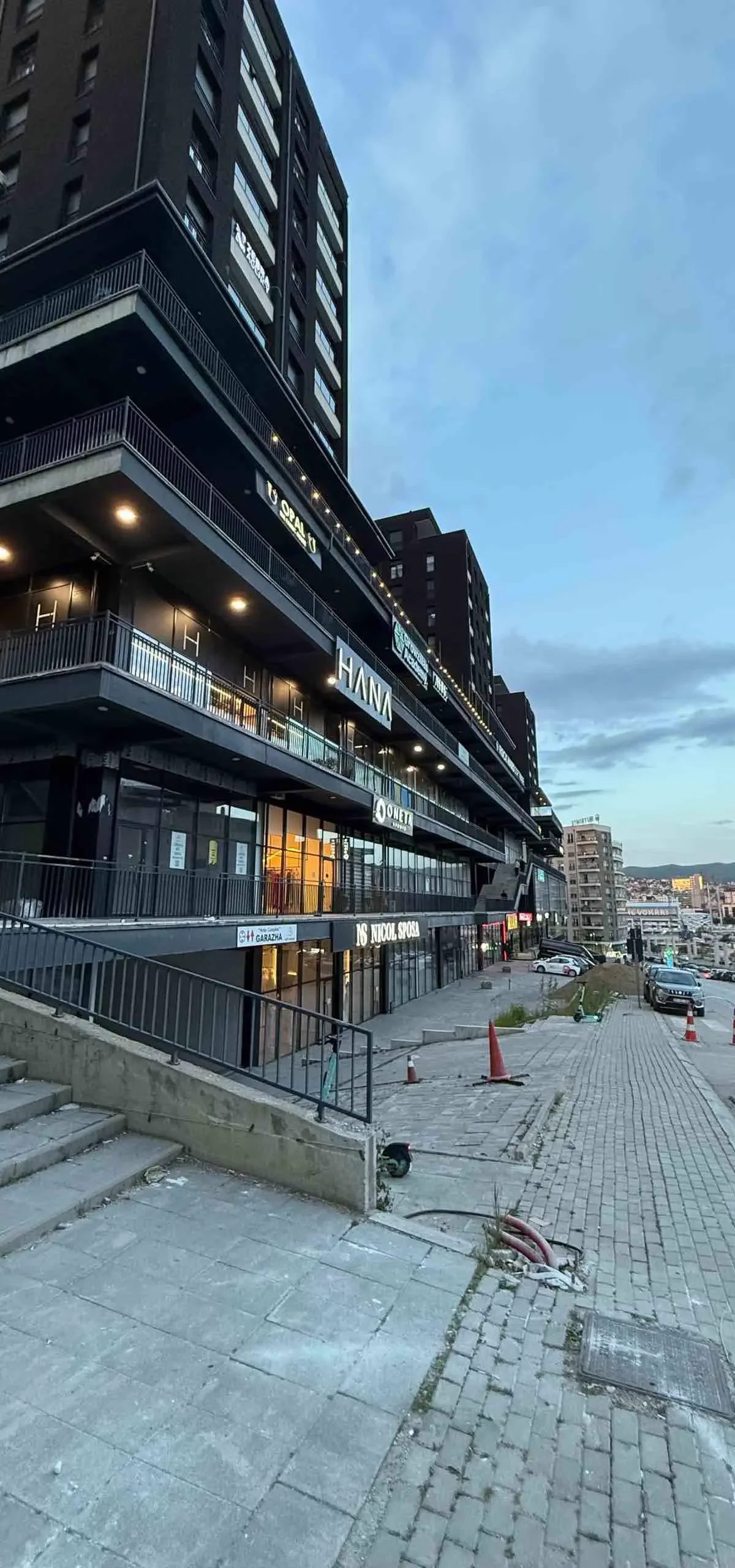 Commercial & Office • 599m2