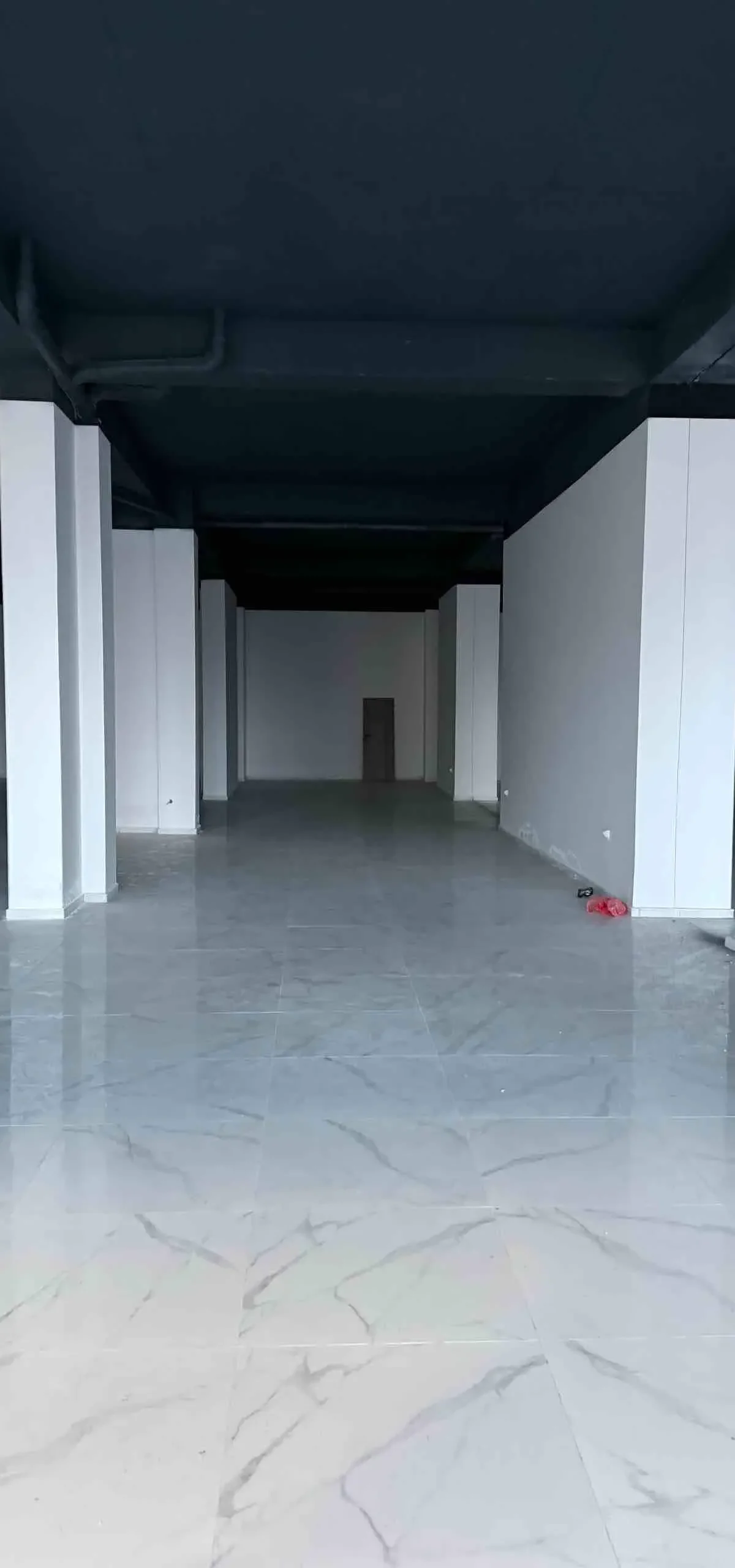 Commercial & Office • 599m2 3