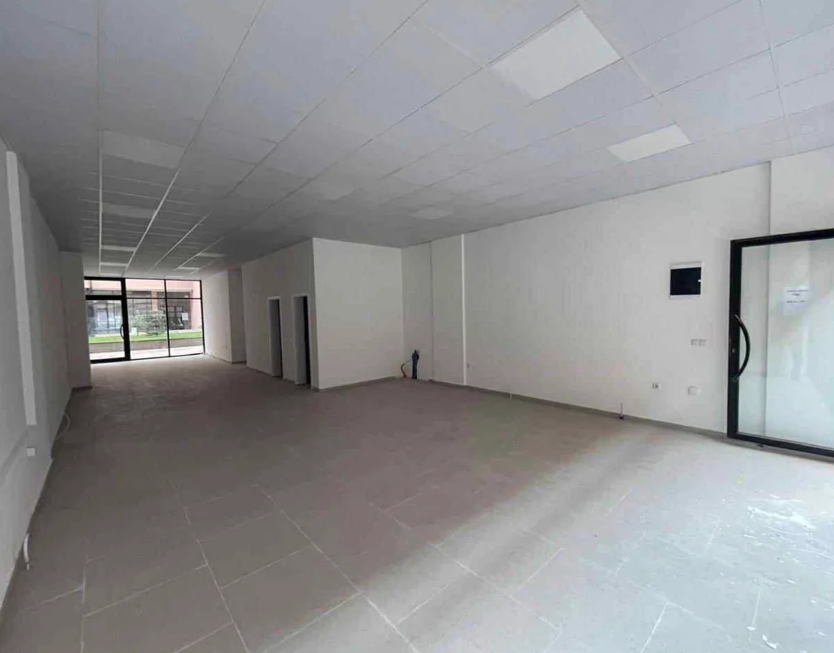 Lokal / Zyrë • 97m2 3
