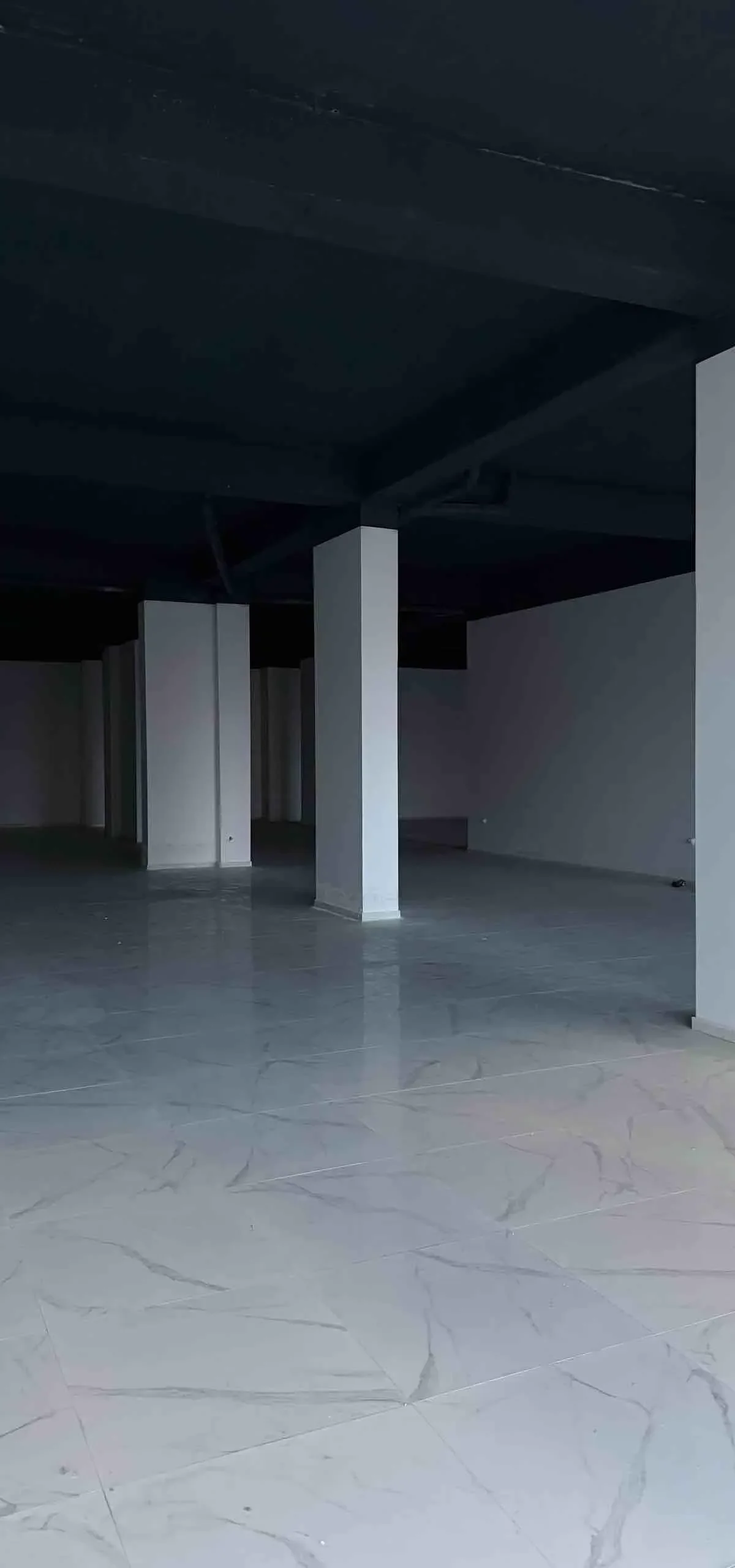 Commercial & Office • 599m2 5