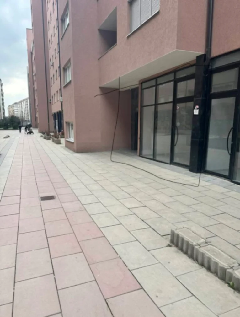 Lokal / Zyrë • 97m2