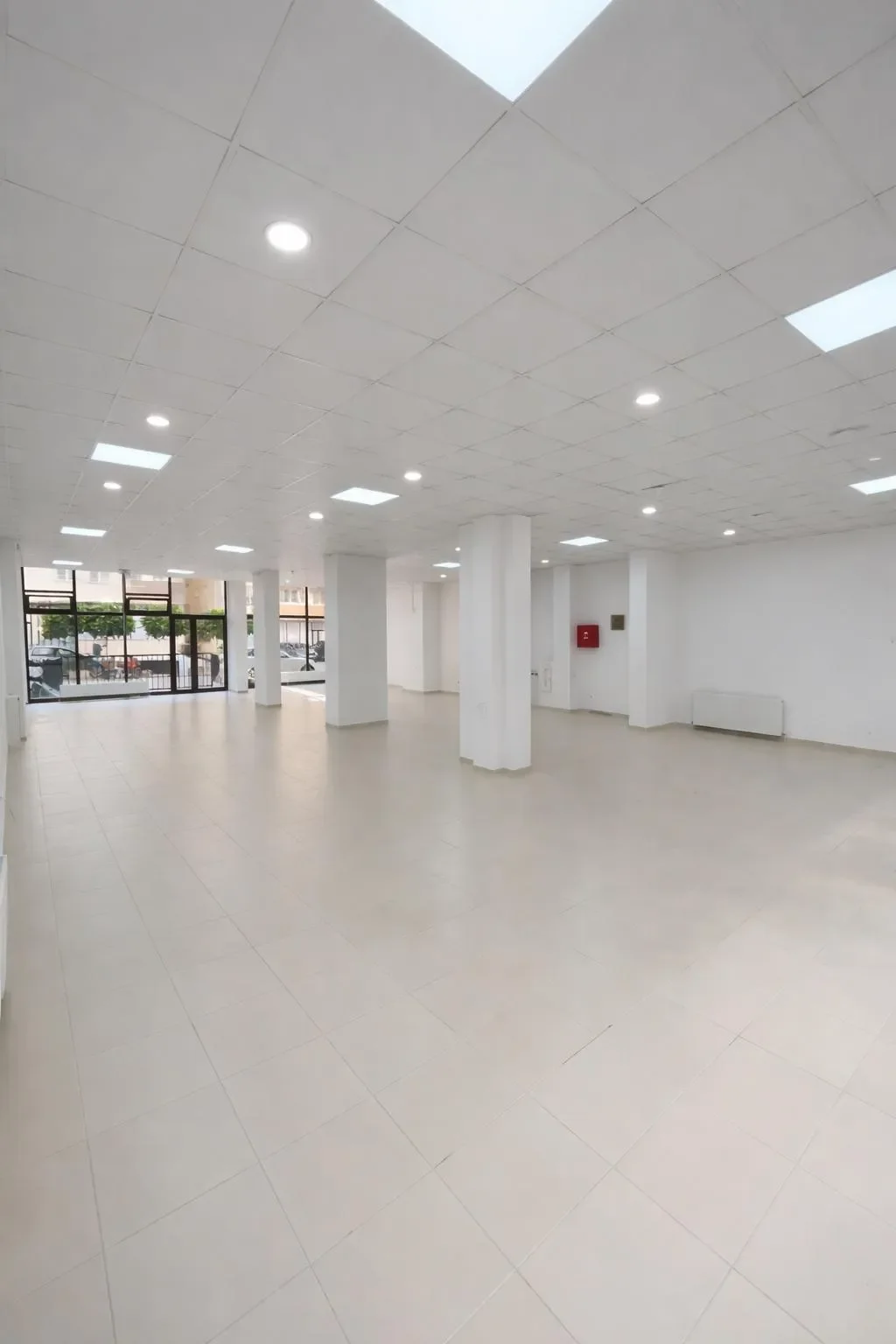 Lokal / Zyrë • 210.47m2