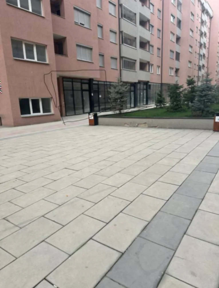 Lokal / Zyrë • 97m2 4
