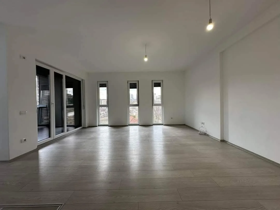 Lokal / Zyrë • 103m2 3